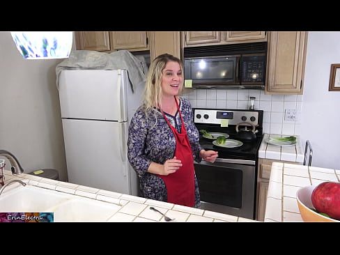 ❤️ Matrigna che lo munge in cucina prima del suo appuntamento ☑ Porno al it.extraclasswork.ru ❌