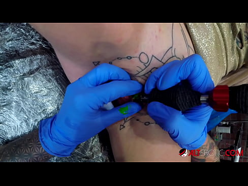 ❤️ Estremamente tatuato hottie Sully Savage ottenuto un tatuaggio sul suo clitoride ☑ Porno al it.extraclasswork.ru ❌